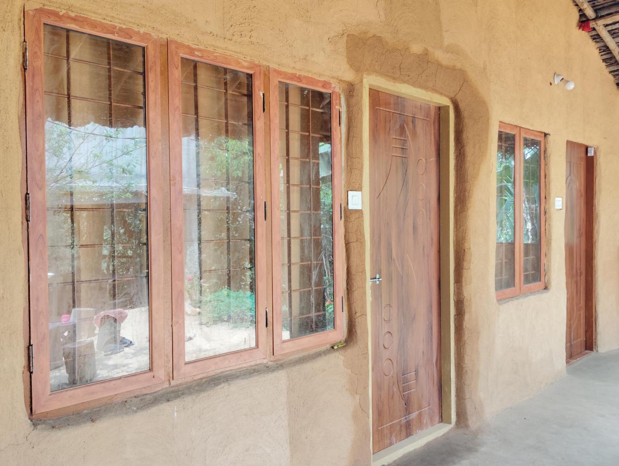 Cosmic Mud House Kanthalloor Exterior foto