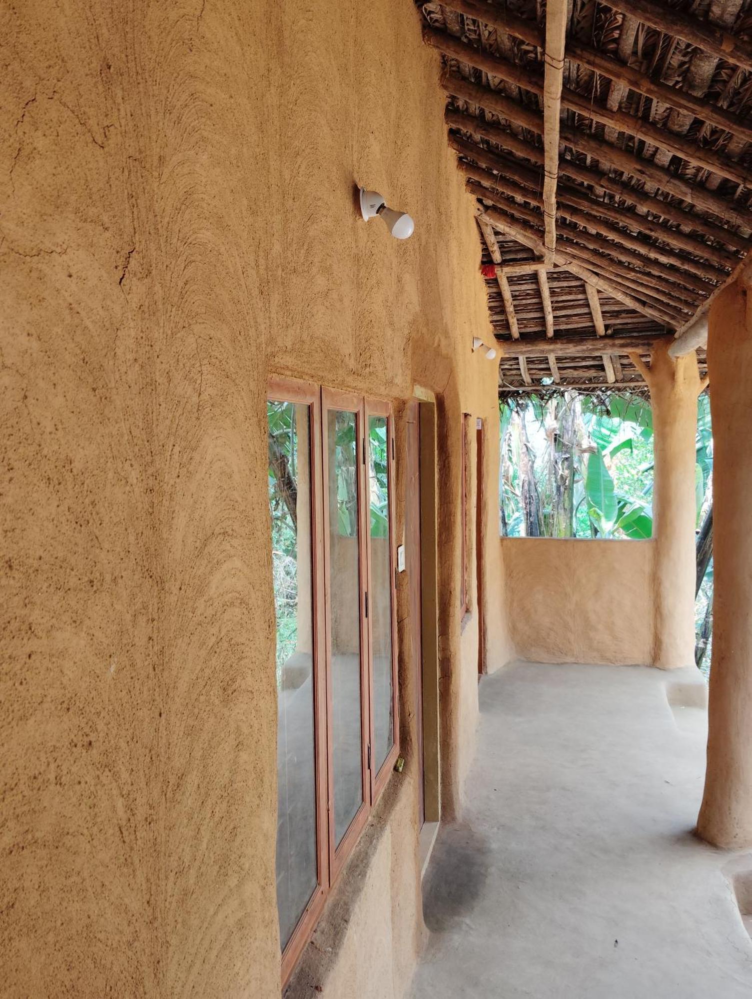Cosmic Mud House Kanthalloor Exterior foto