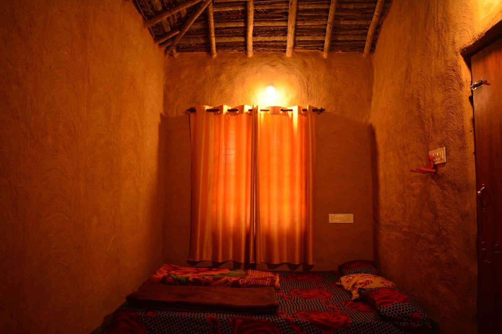 Cosmic Mud House Kanthalloor Exterior foto