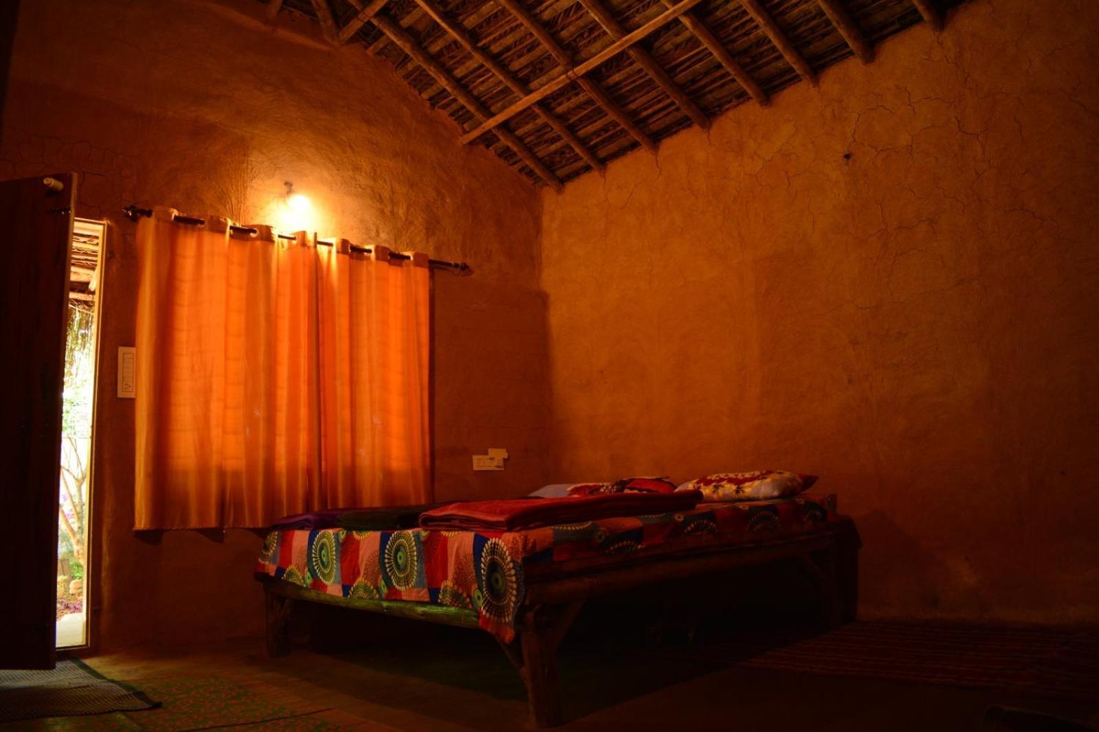 Cosmic Mud House Kanthalloor Exterior foto