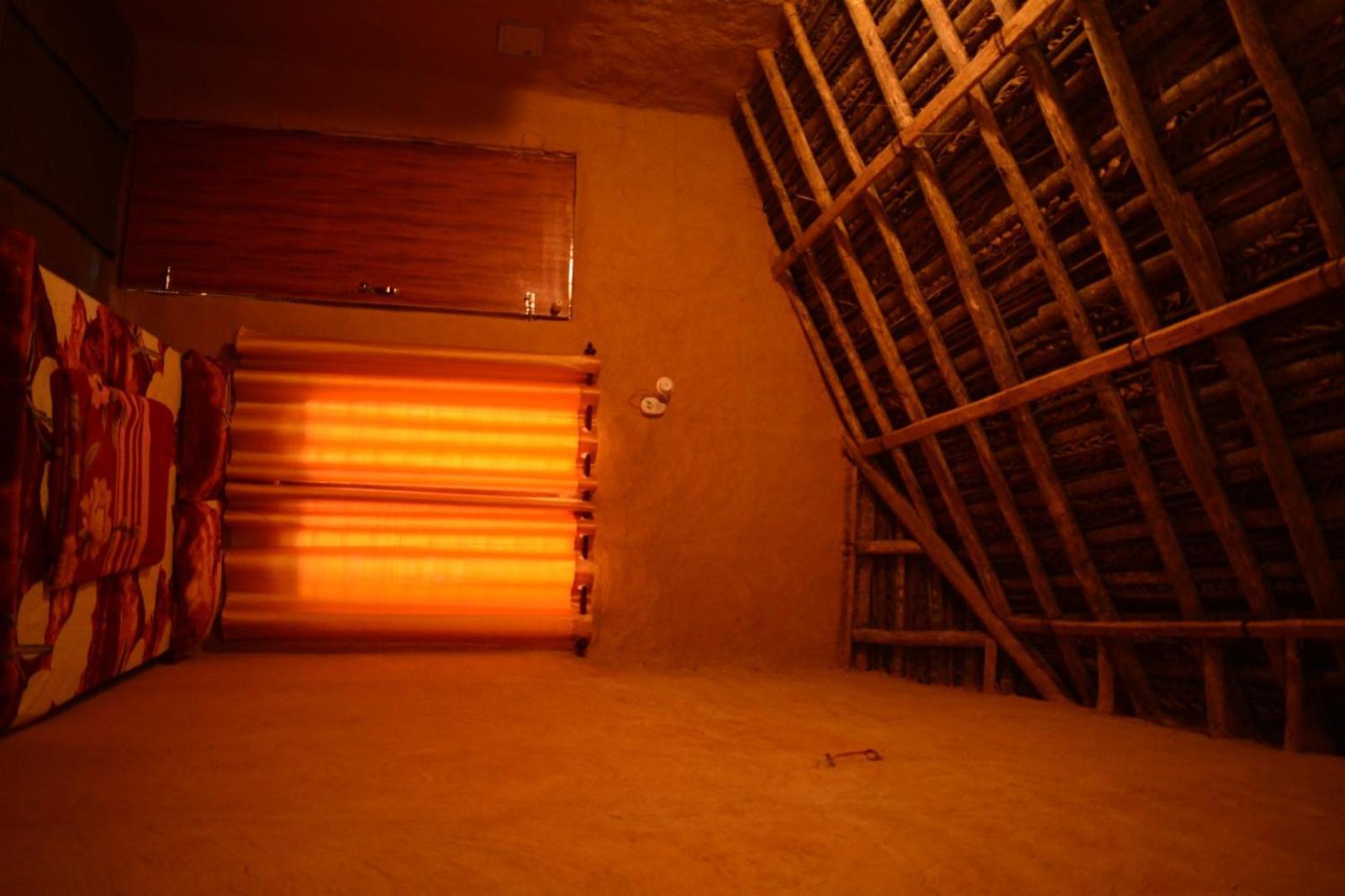 Cosmic Mud House Kanthalloor Exterior foto
